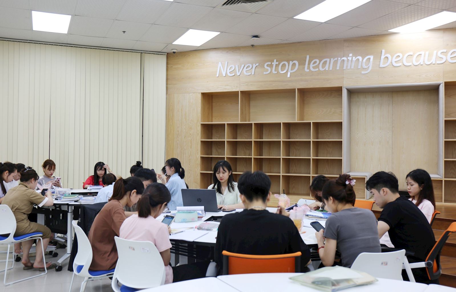 Những Công Cụ AI Đột Phá cho Ngành Thư Viện & Quản Lý Tri Thức